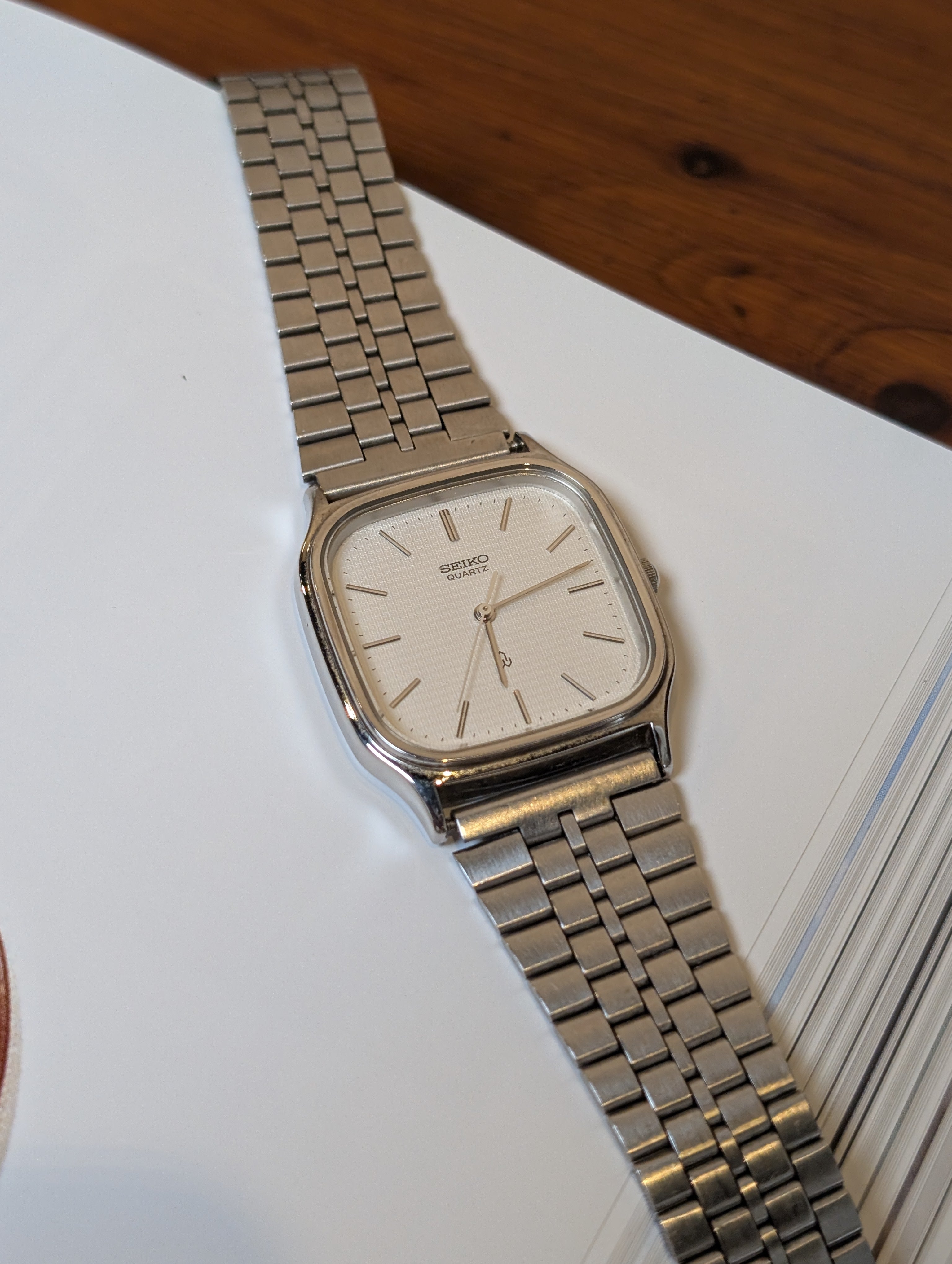 Vintage Seiko Quartz Silver Square Bracelet Watch – Thryft