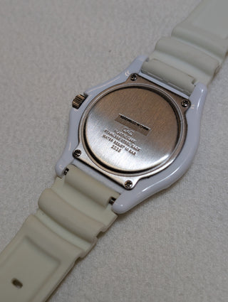 Q&Q Quartz White Round Rubber Strap Watch