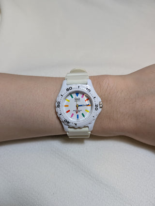 Q&Q Quartz White Round Rubber Strap Watch