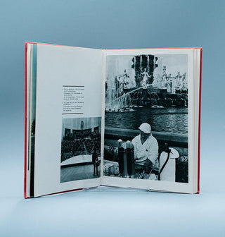 Moscow: A book of photographs - Thryft