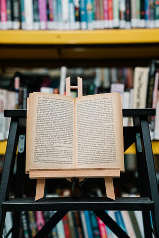 Two Lives of Charlemagne (Einhard and Notker the Stammerer) - Thryft